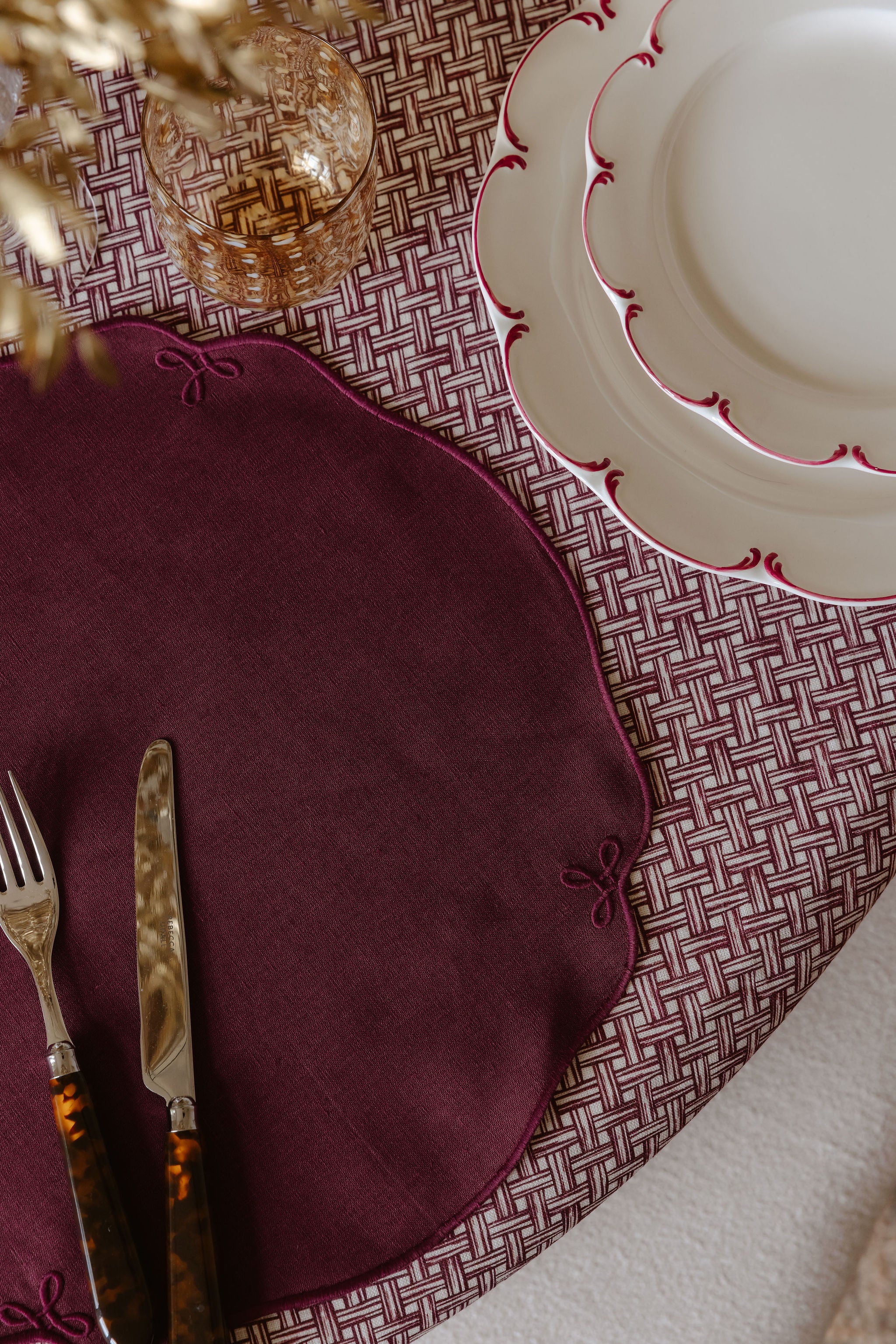 Set of 4 Olivia Scalloped Dessert Plates, Raspberry Filet