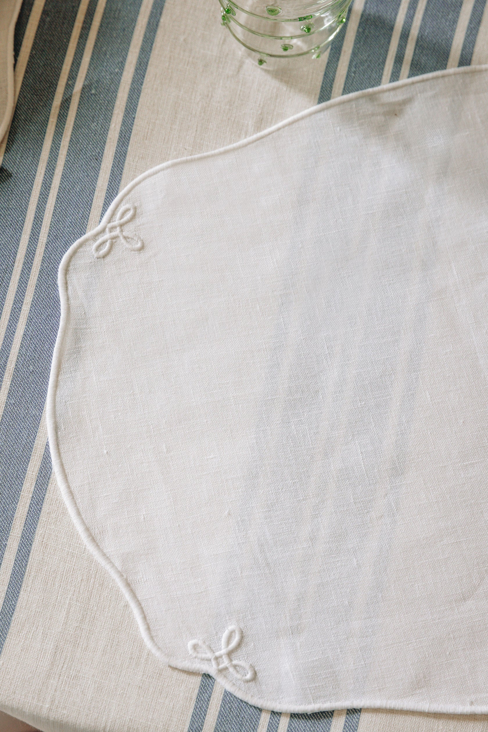 Set of 4 Nancy Linen Placemats, White, Detail