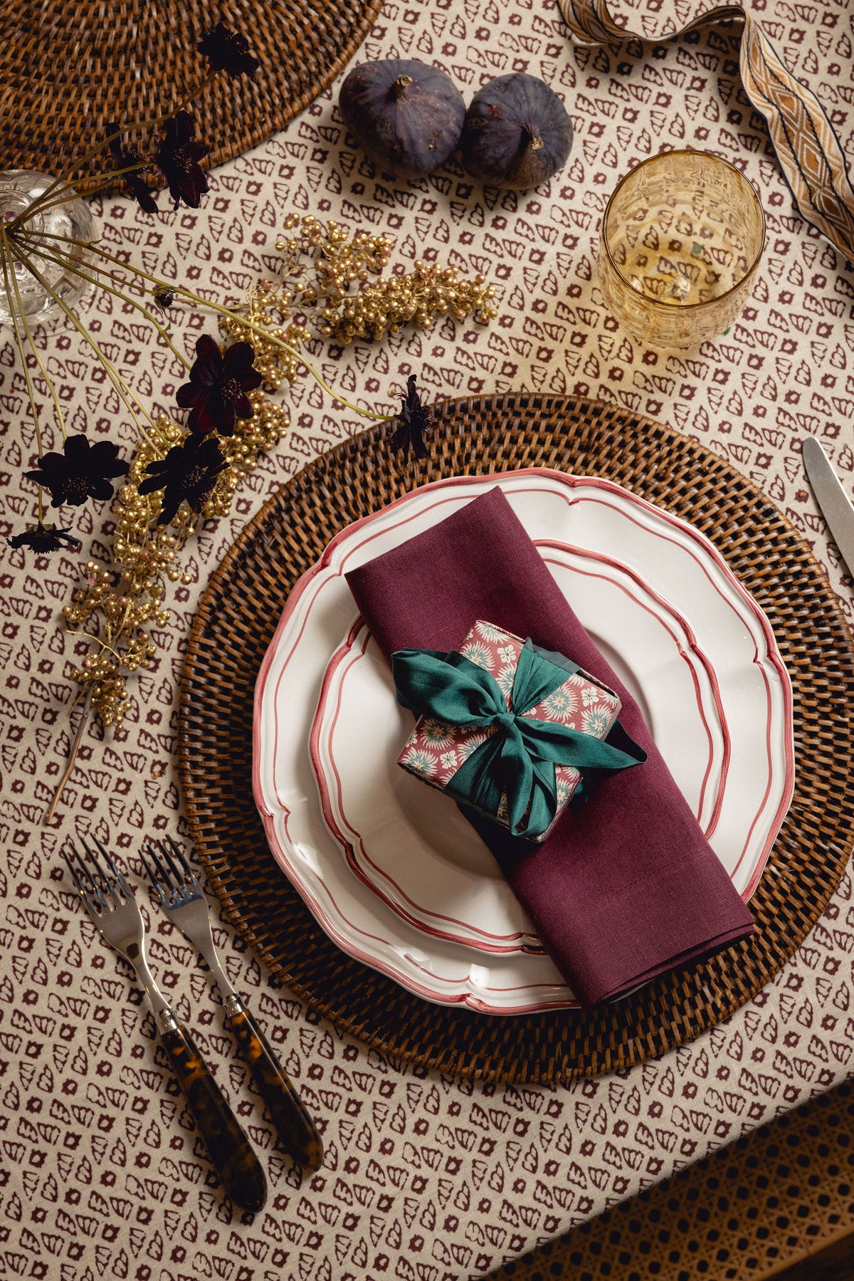 Zita Scalloped Crockery, Maroon Red