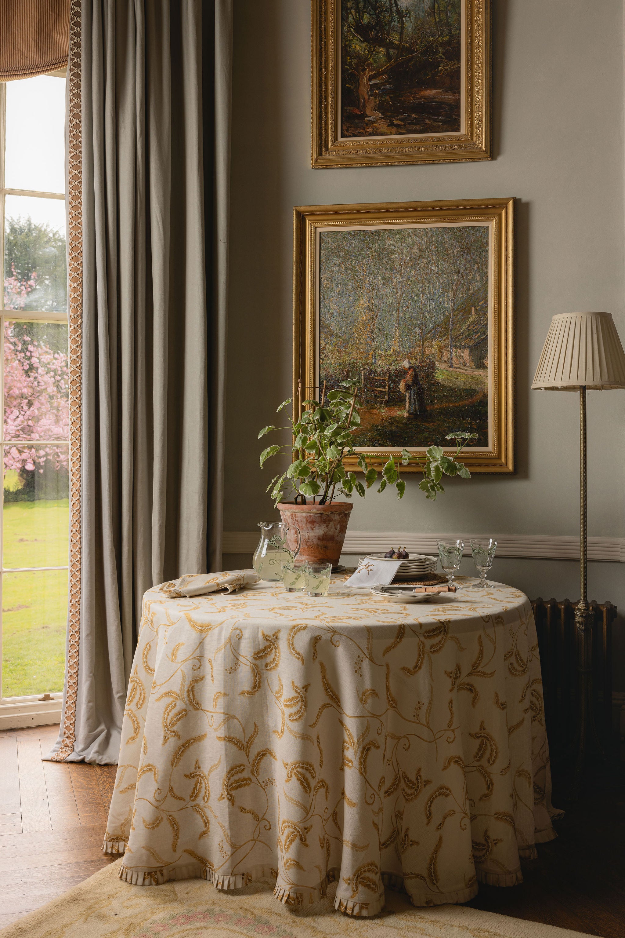 Prairie Table Linens with Handpainted Glassware