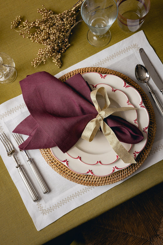 Set of 4 Olivia Scalloped Dinner Plates, Raspberry Filet