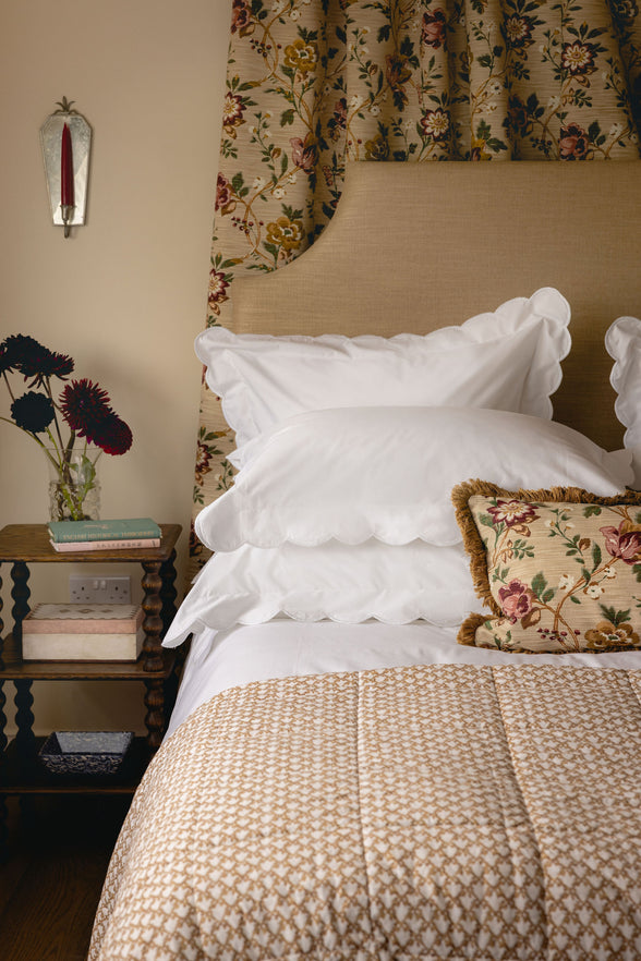 Annabelle Scalloped Bed Linen, White