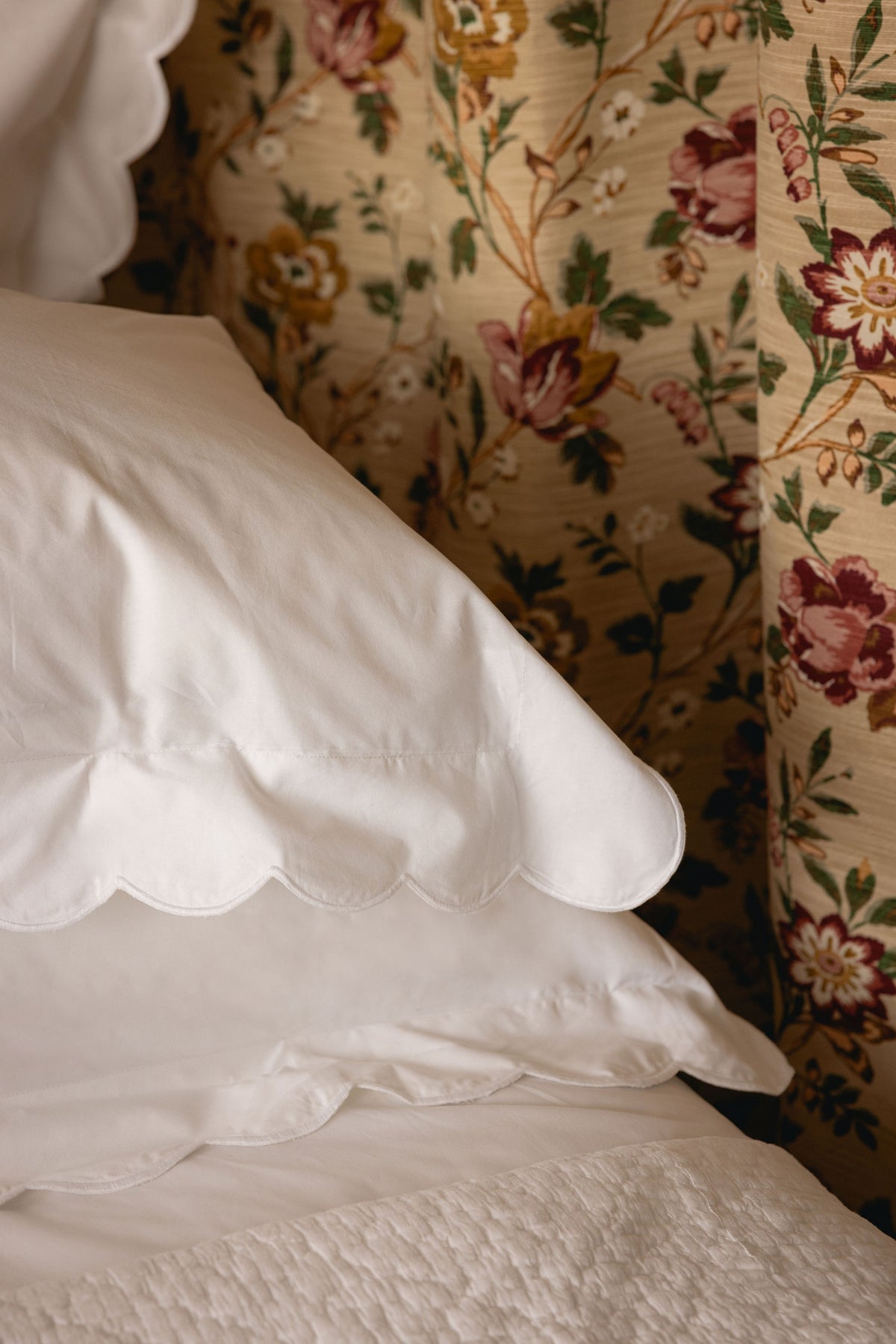 Annabelle Scalloped Bed Linen, White