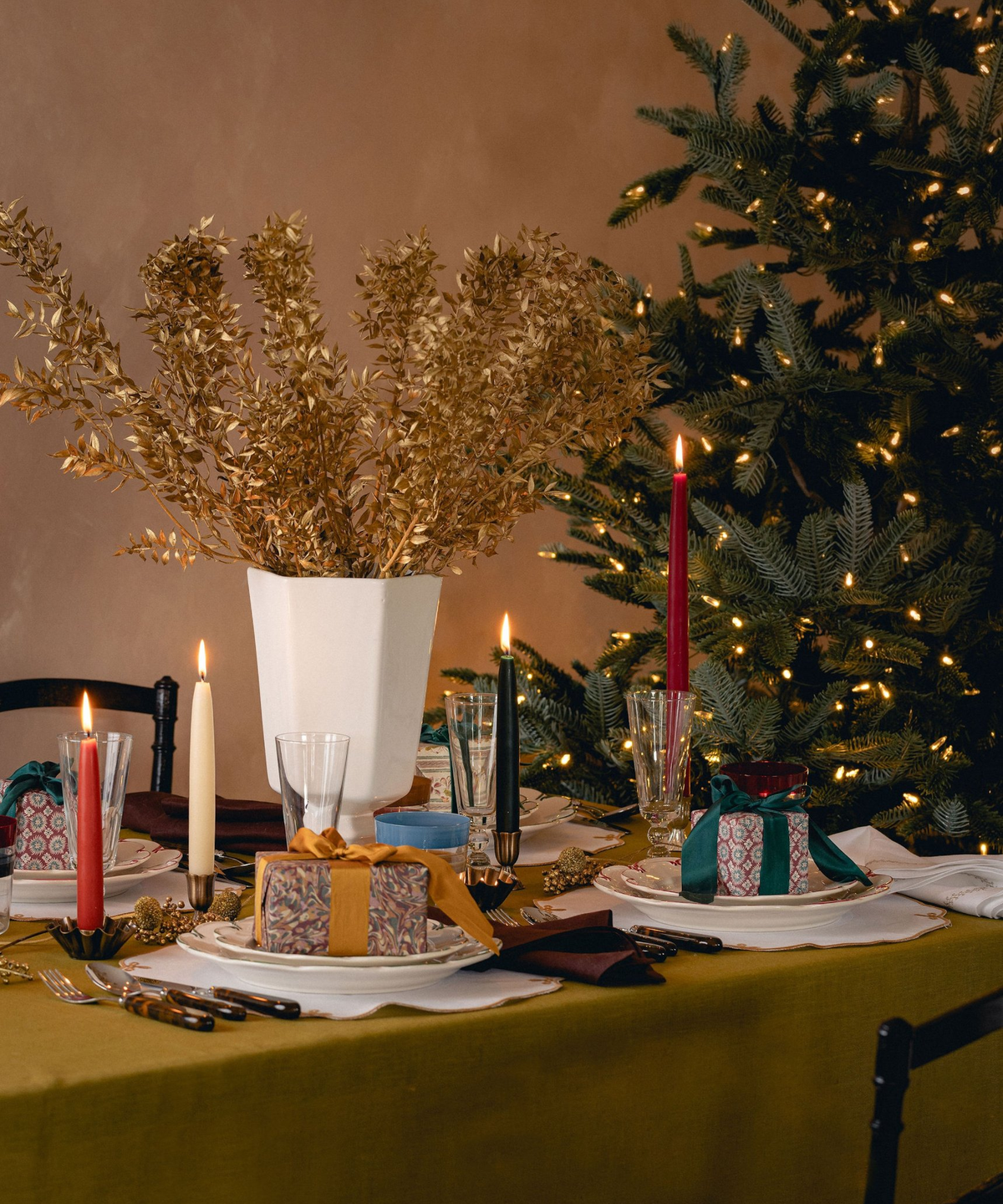 Classic Linen Table Linens, Chartreuse