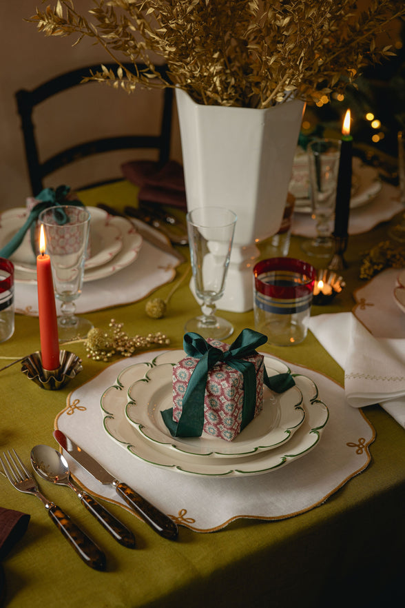 Set of 4 Olivia Scalloped Dinner Plates, Green Filet