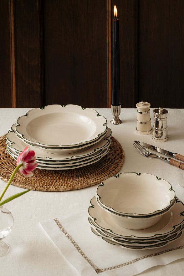 Set of 4 Olivia Scalloped Cereal Bowls, Green Filet