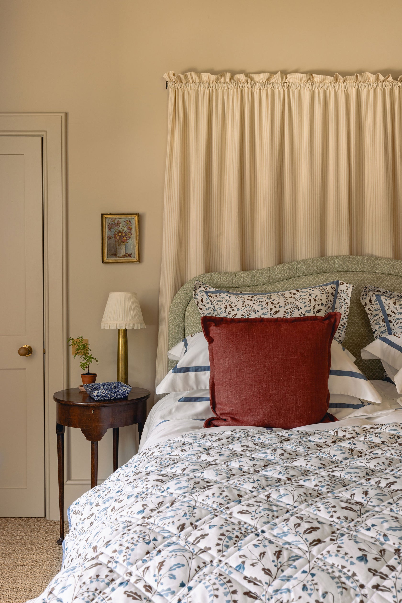 Oneta Bed Linen, with Rosalyn Cushion