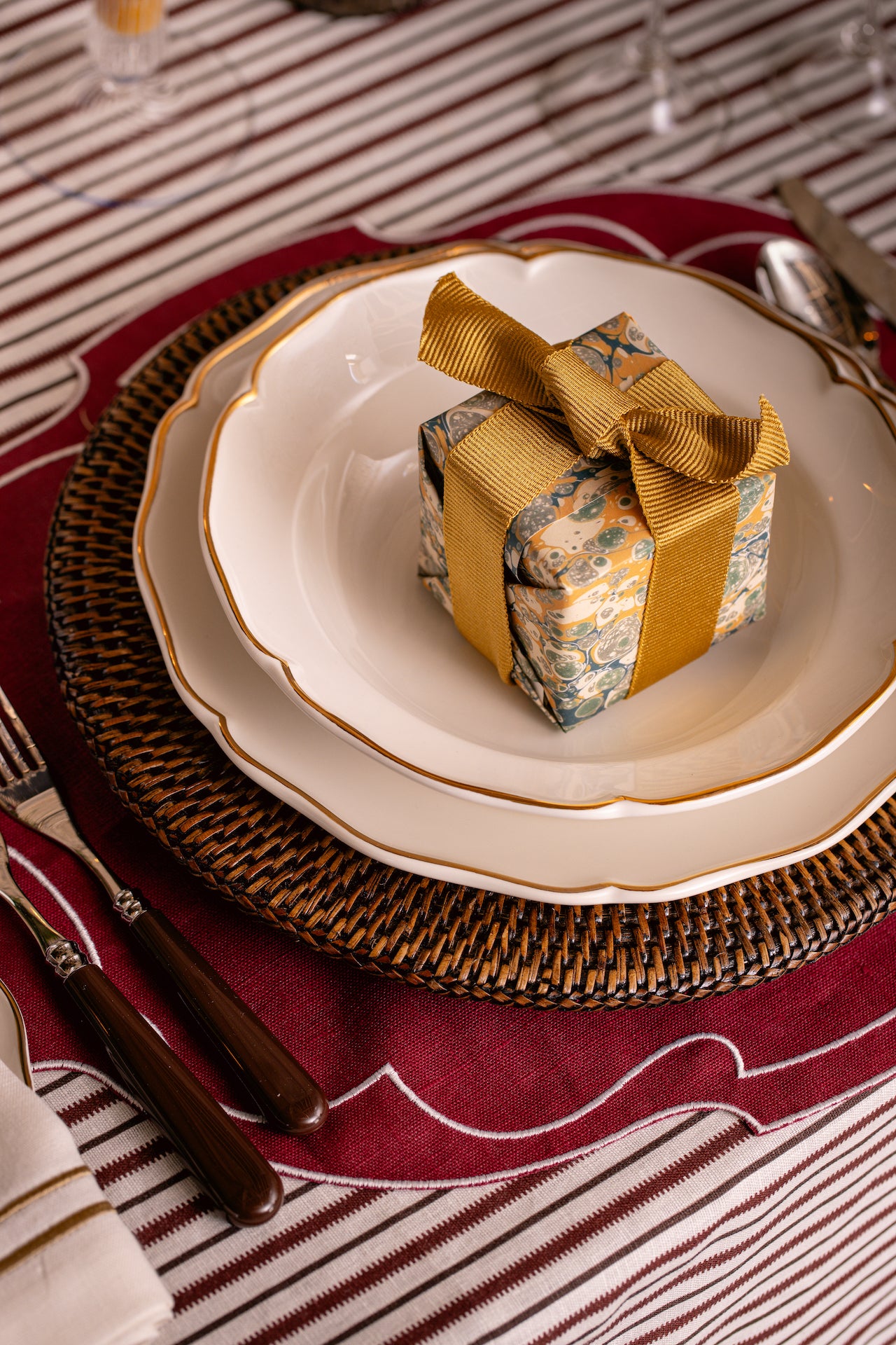 Rebecca Udall Madeleine Gold Border Dinner Plate with the Classic Cutlery, Chocolate