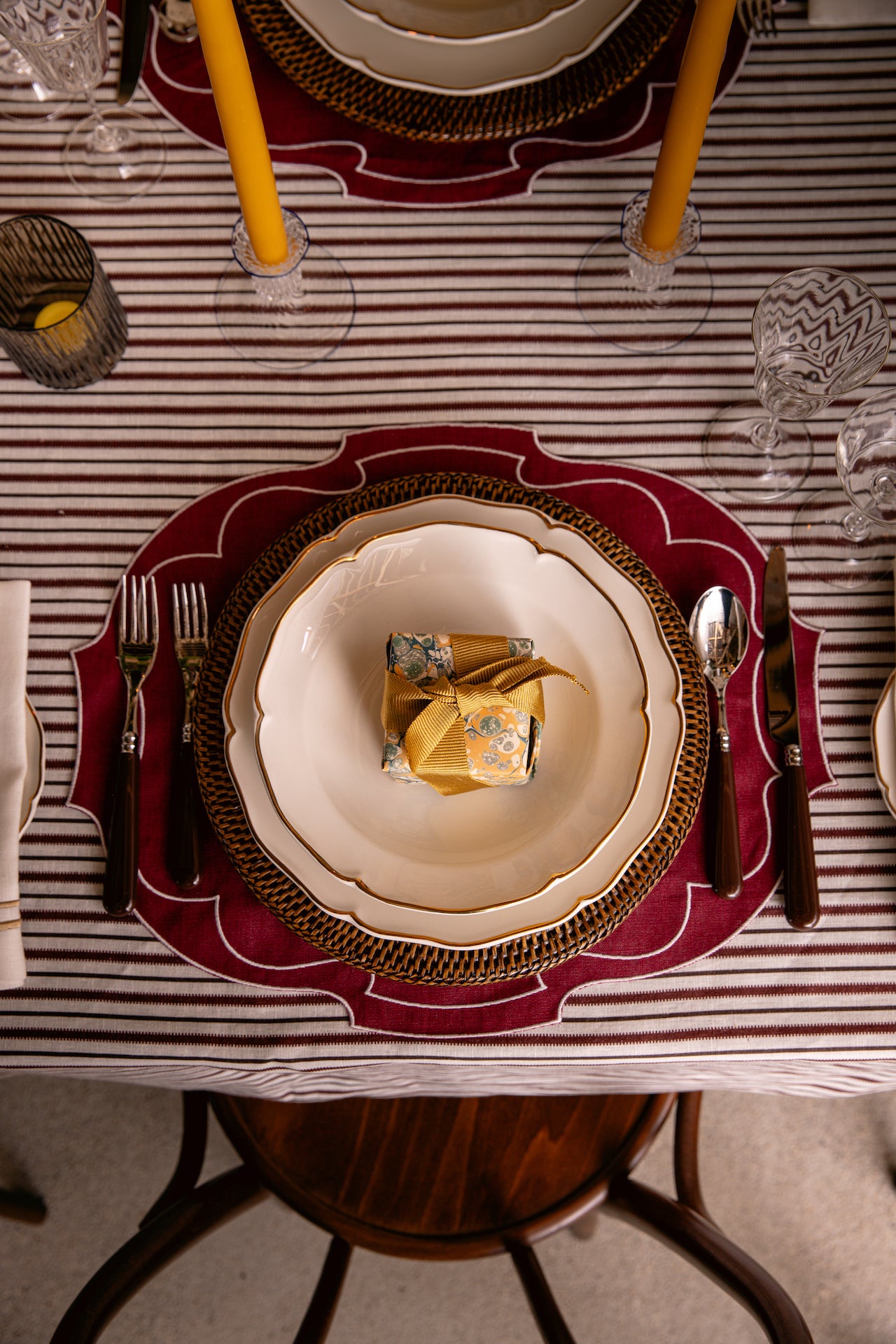 Rebecca Udall Madeleine Gold Border Dinner Plate, Place Setting