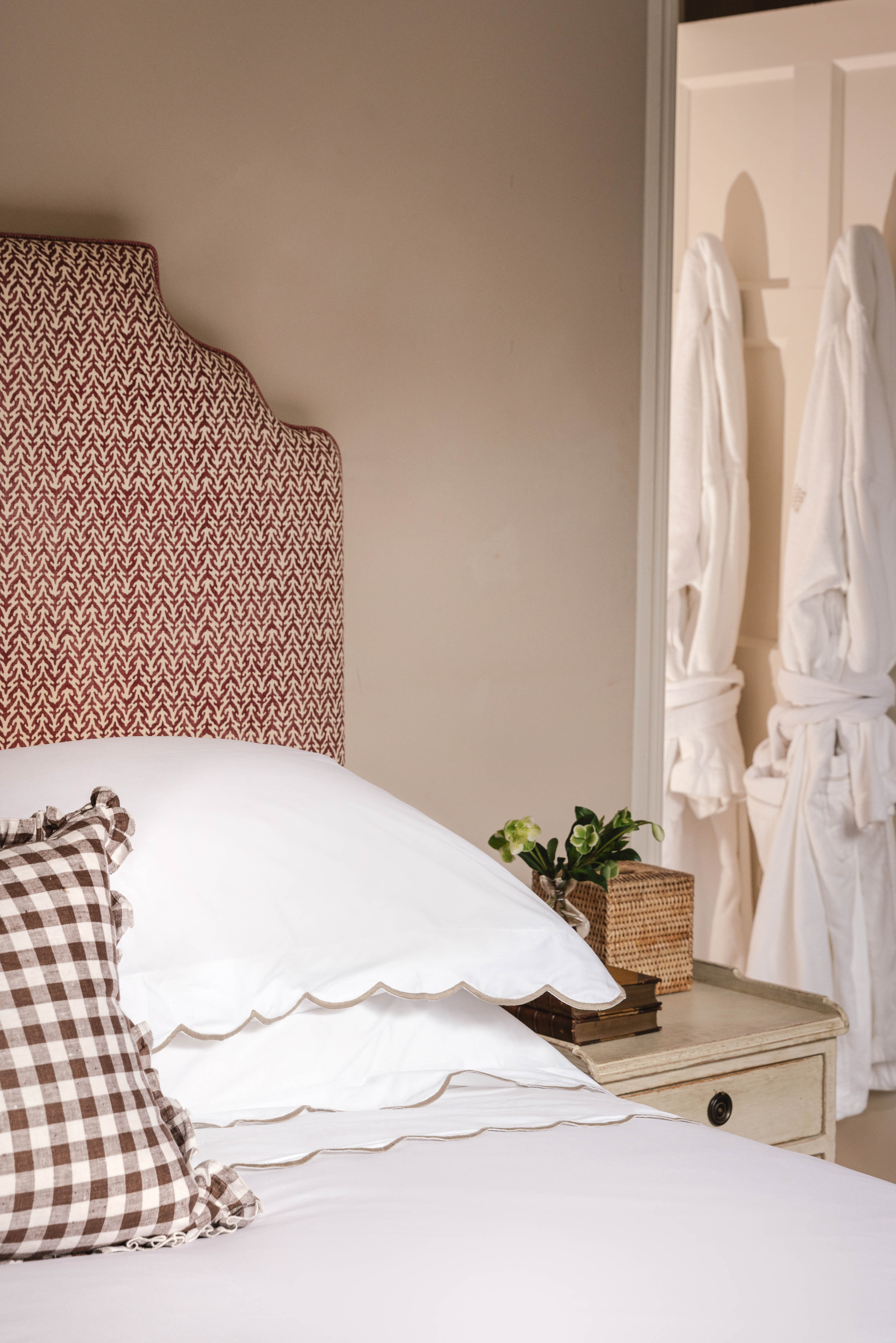 Annabelle Scalloped Bed Linen, Taupe, with Rattan Tissue Box
