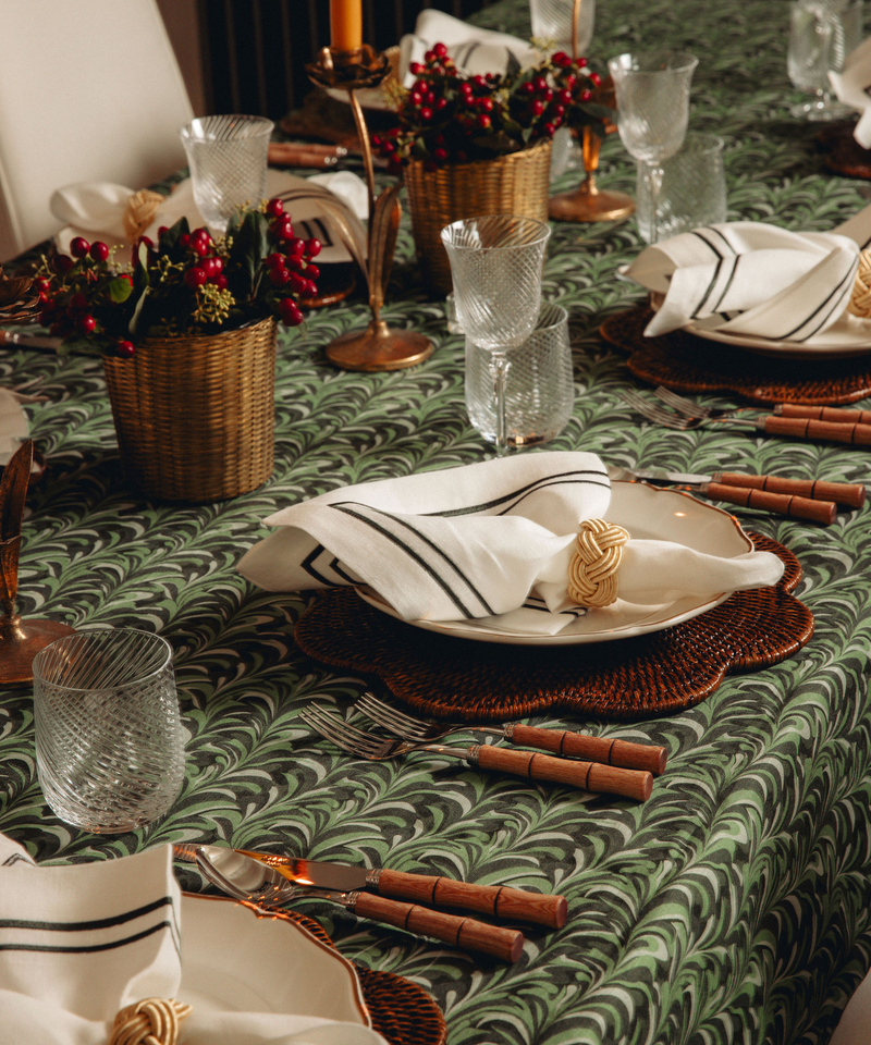 Scalloped Rattan Placemat, Brown