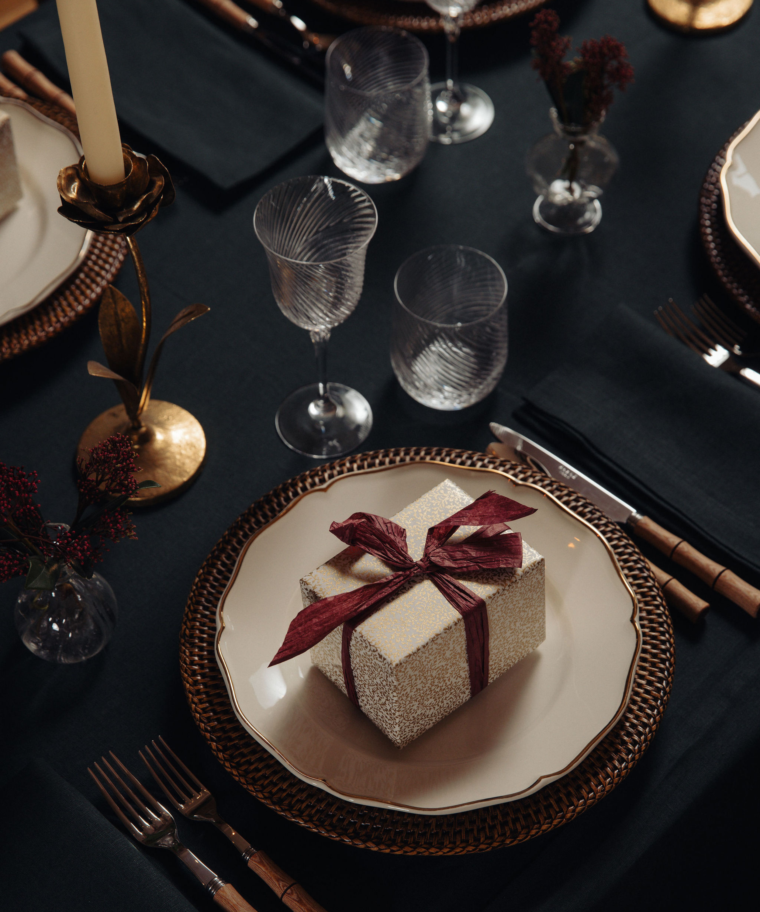 Classic Linen Table Linens, Forest Green