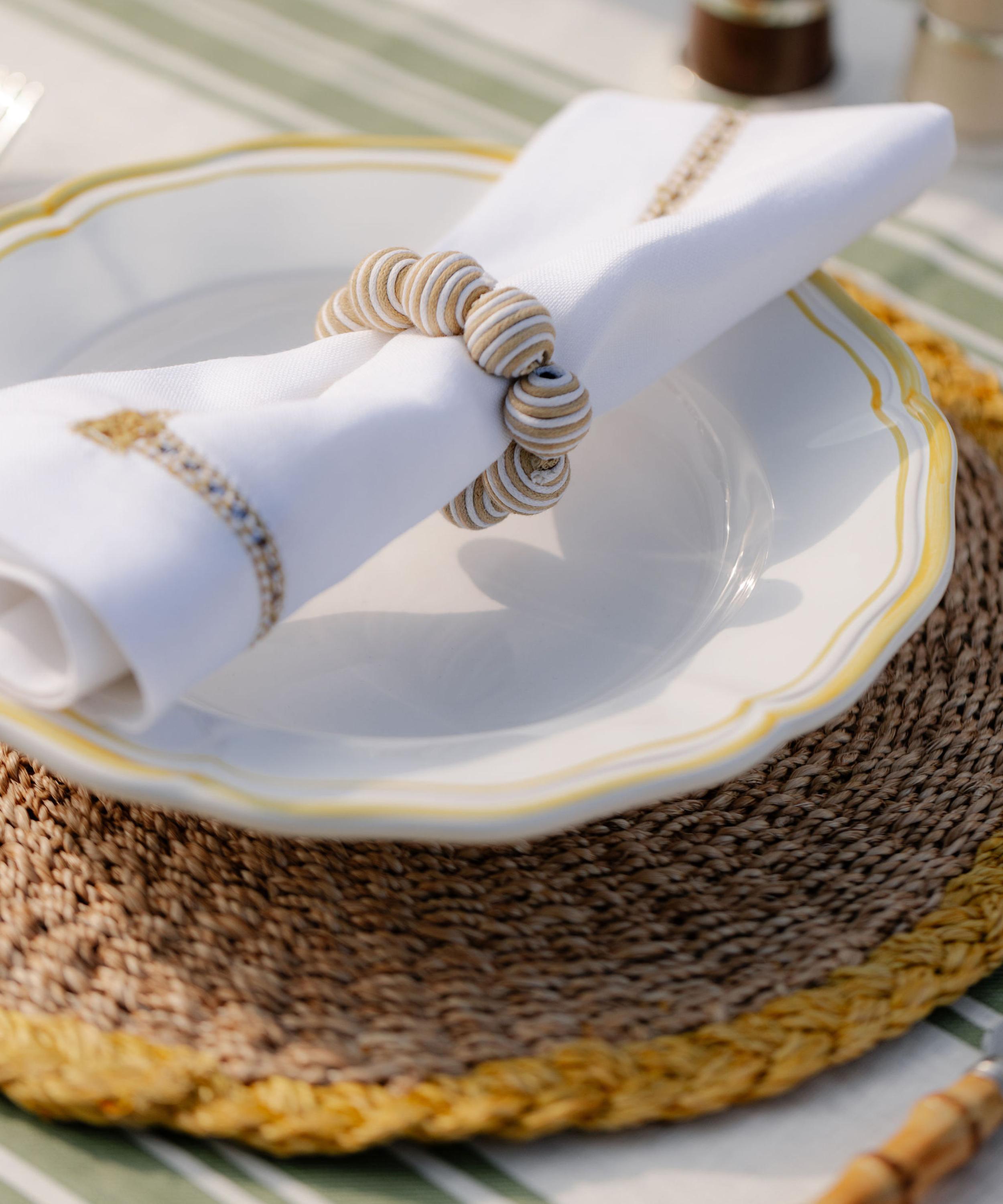 Set of 4 Zita Scalloped Pasta Bowls, Citrus Yellow, with Georgiana Napkin