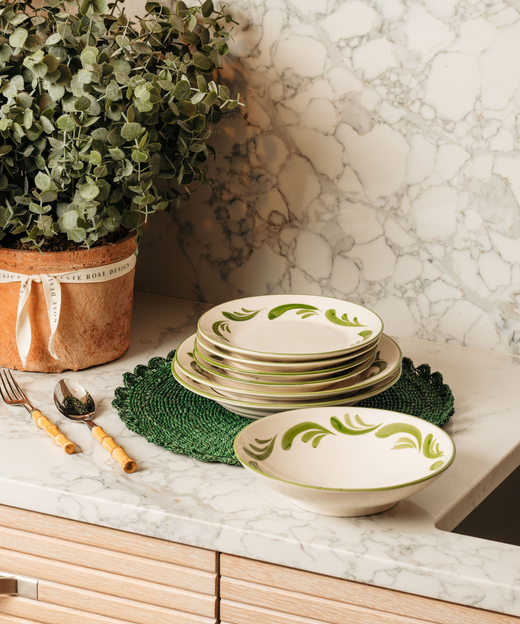 Scalloped Abaca Placemat, Juniper