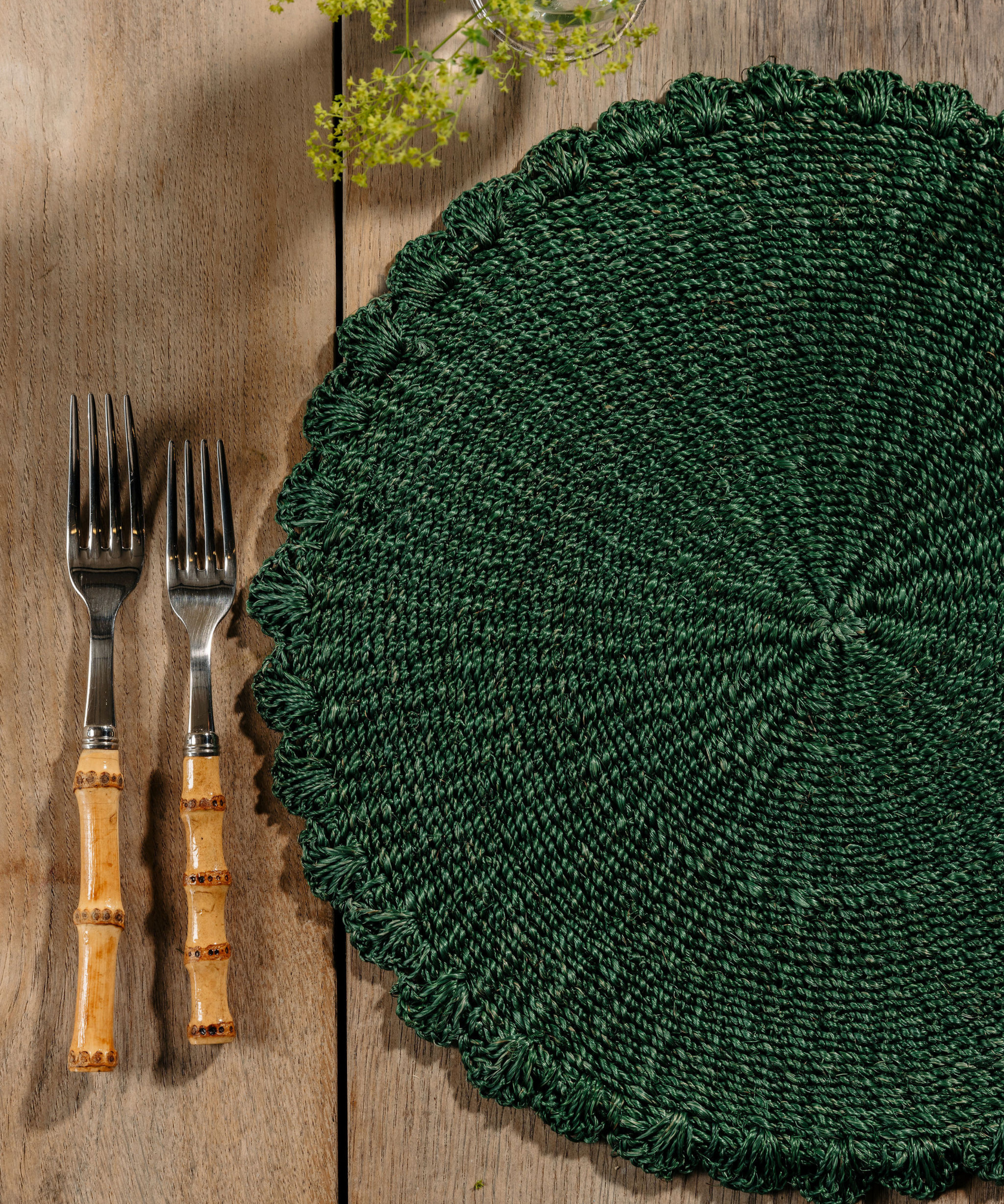 Scalloped Abaca Placemat, Juniper