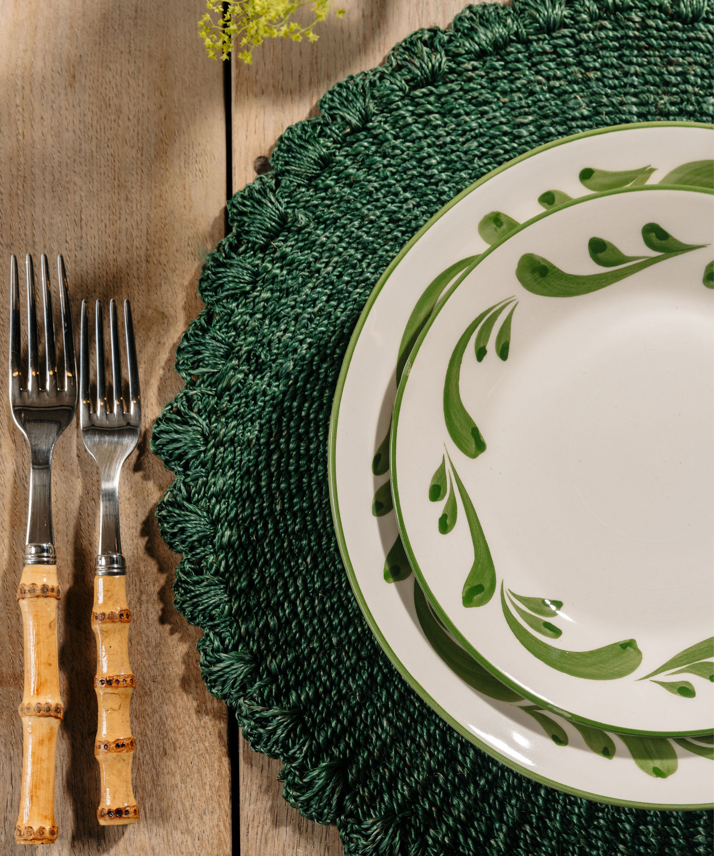 Scalloped Abaca Placemat, Juniper