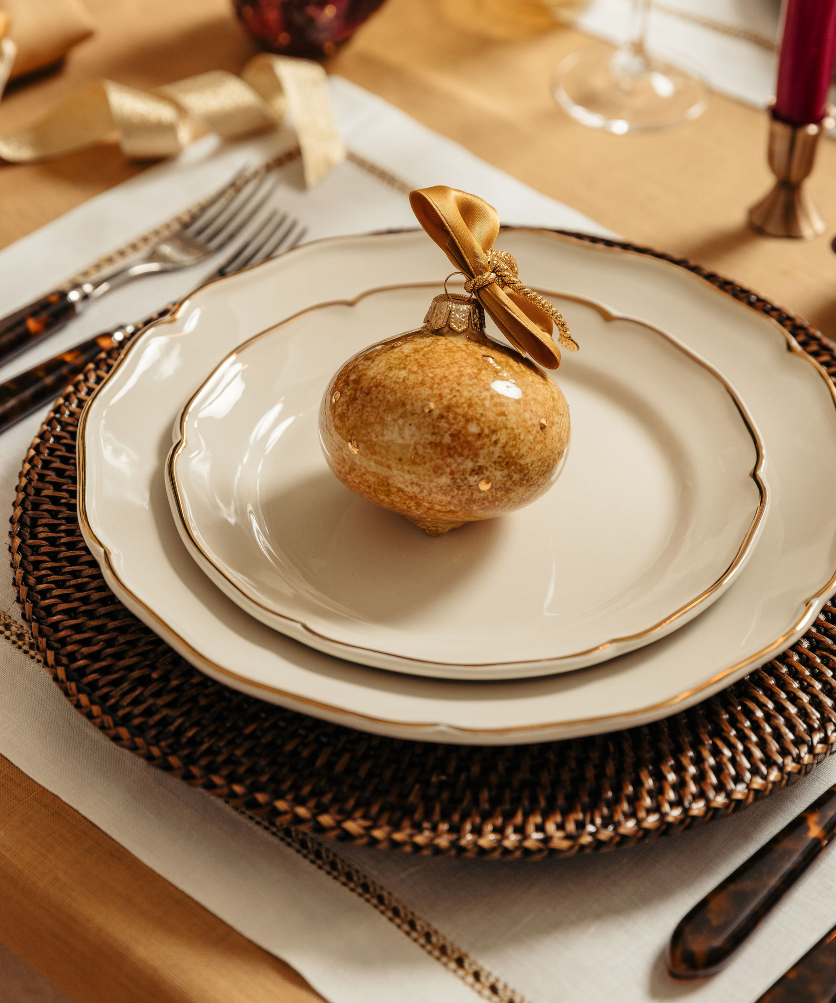 Natalia Bauble, Gold/Amber, with Crockery