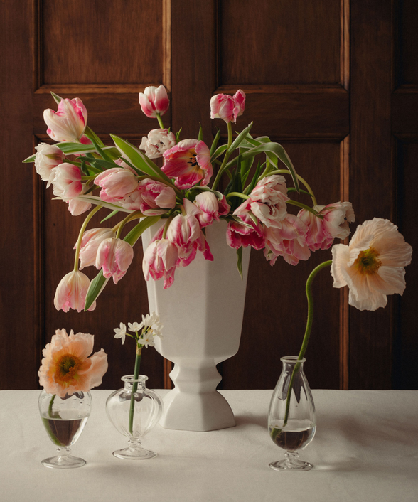 Harriet Urn, White, with Bud Vases