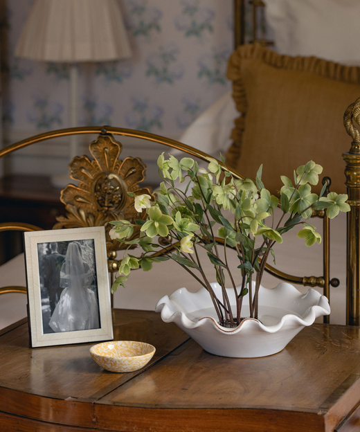 Bianca Photo Frame, White, with Ruffle Bowl