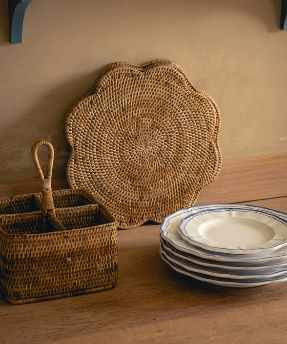 Rattan Scalloped Placemat, Natural
