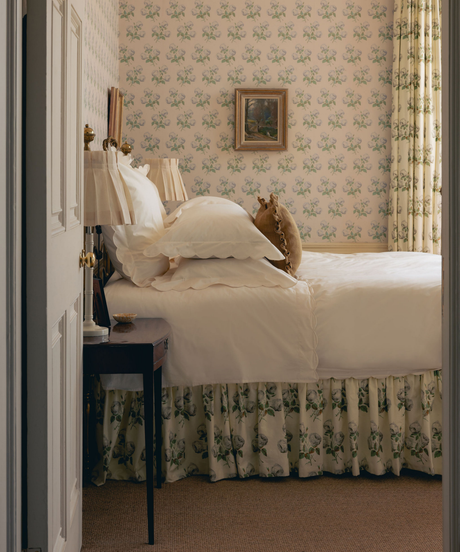 Annabelle Scalloped Bed Linen, Ivory, Bedroom Lifestyle