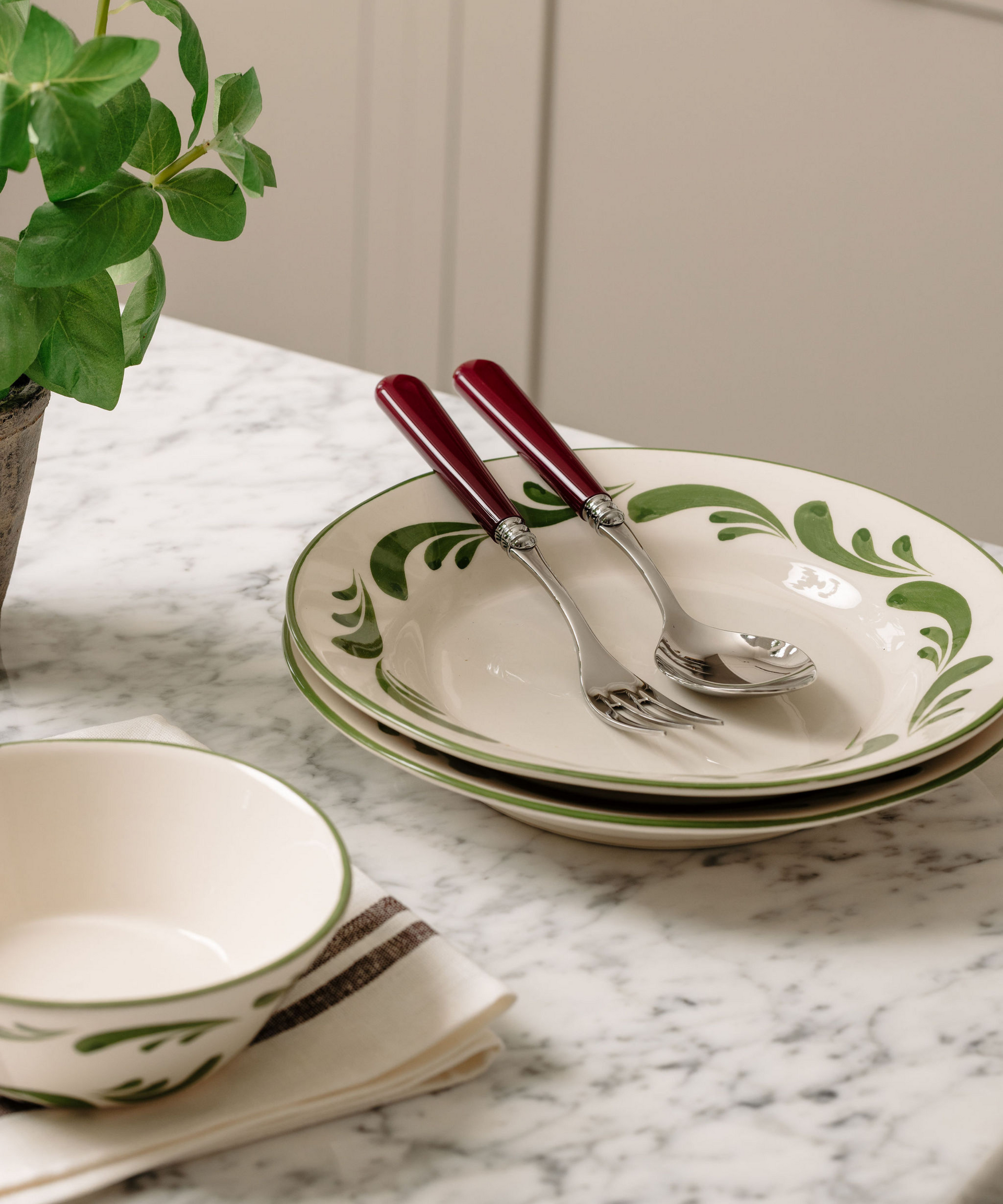 Celia Dinner Plate Leaf