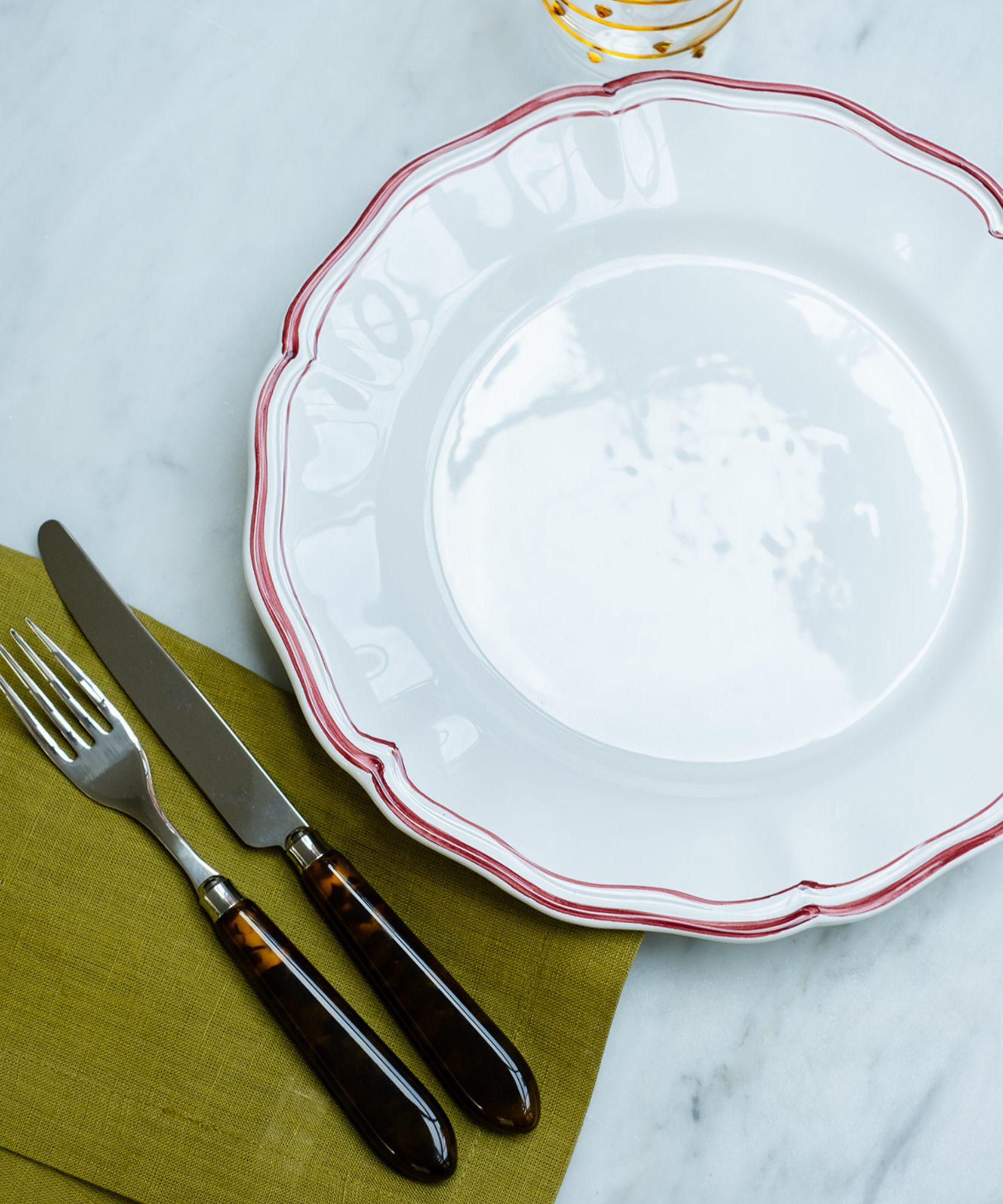 Set of 4 Zita Scalloped Dinner Plates, Maroon Red, Lifestyle