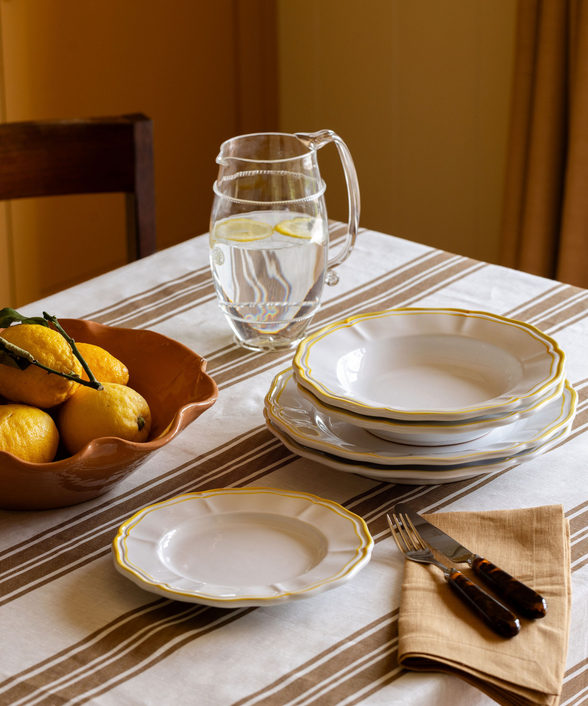 Set of 4 Zita Scalloped Dinner Plates, Citrus Yellow, with Wavy Ceramic Bowl