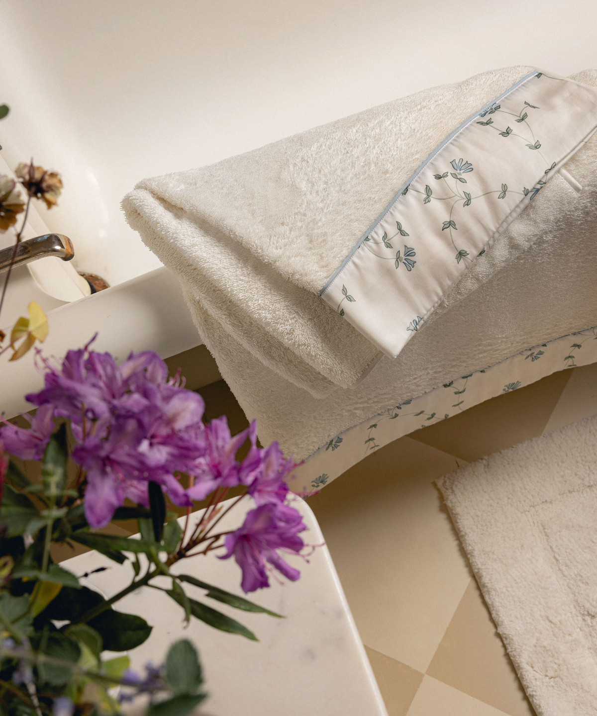Rovito Hand Towel, Natural White with Rovito Bath Towel