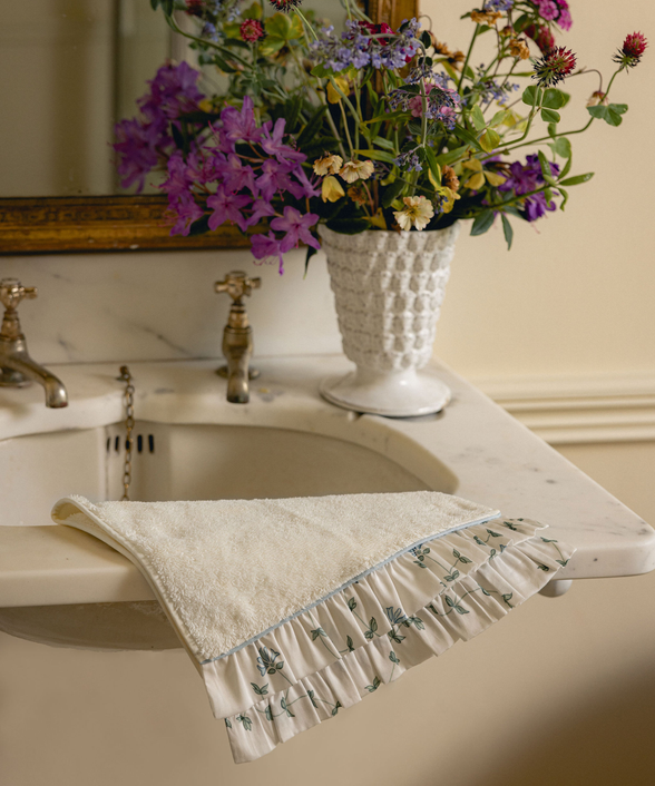 Rovito Guest Towel, Natural White, Lifestyle