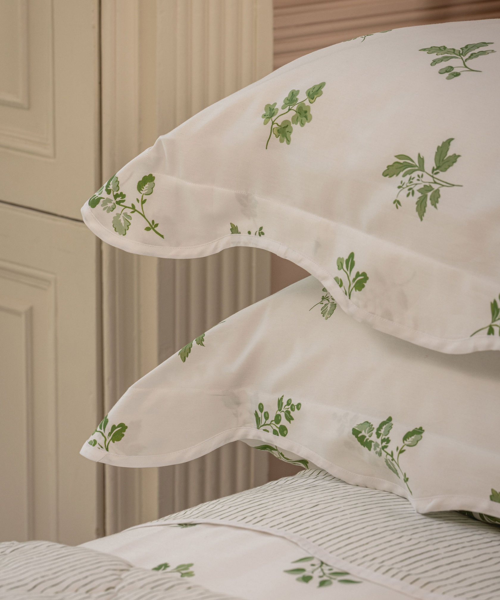 Pair of Polino Scalloped Pillowcases
