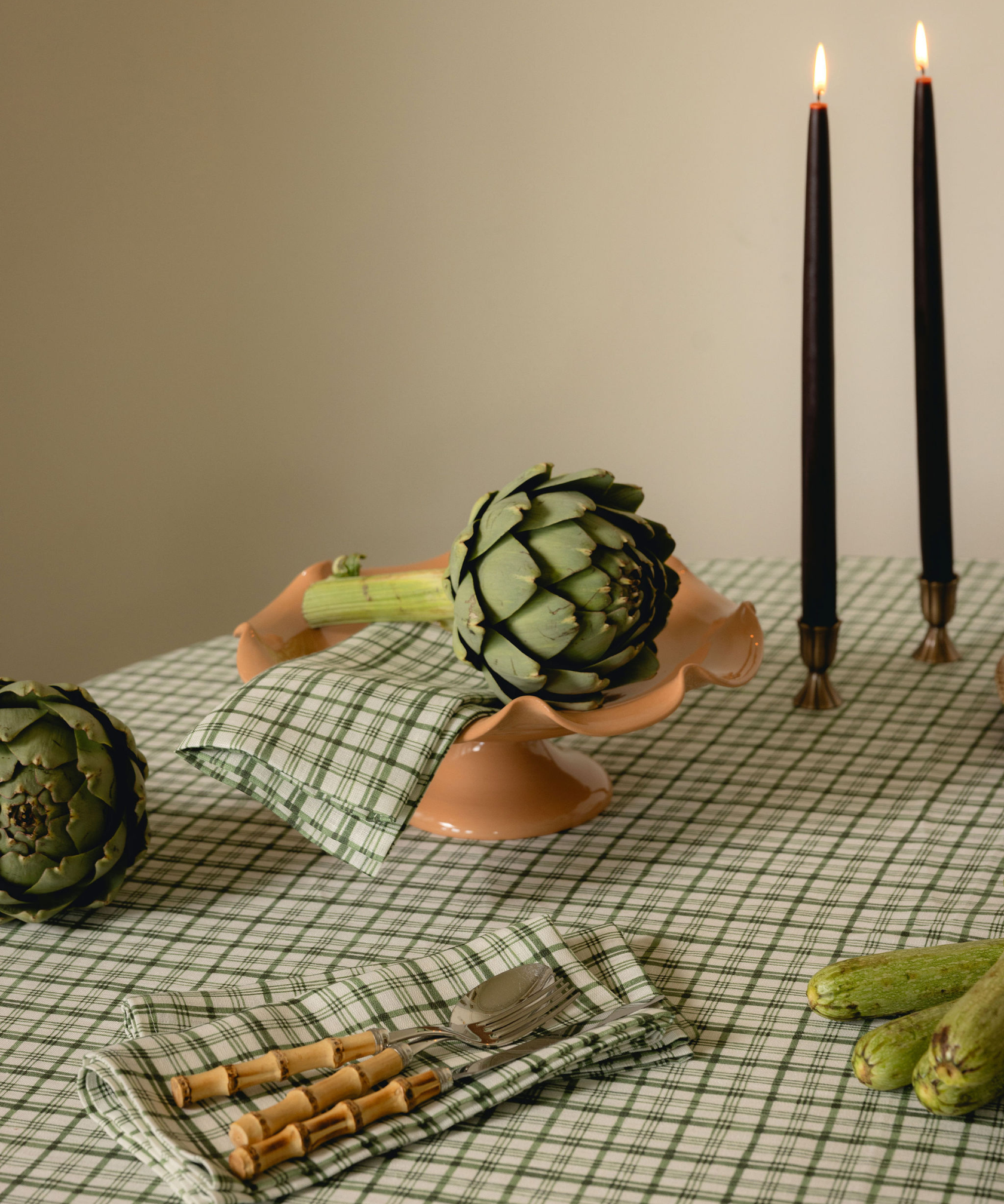 Remy Linen Napkin, Ivy with Claudia Footed Bowl