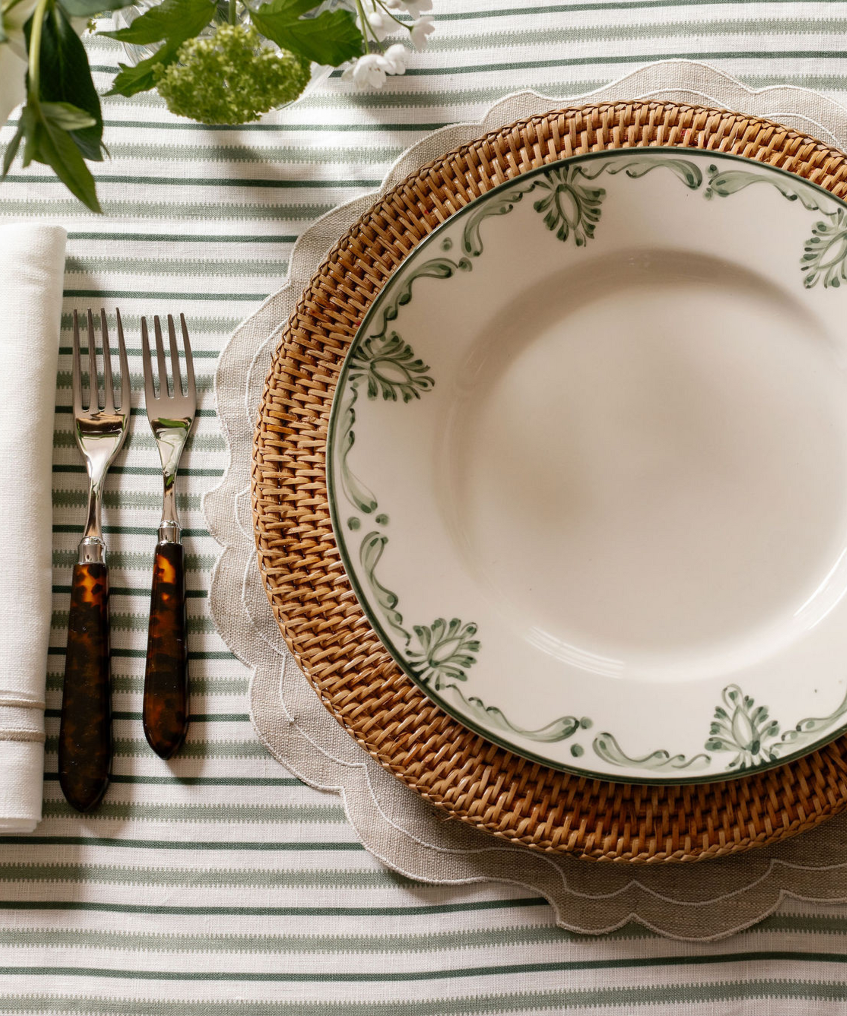 Rebecca Udall Eleanor Dinner Plate Green Table Setting