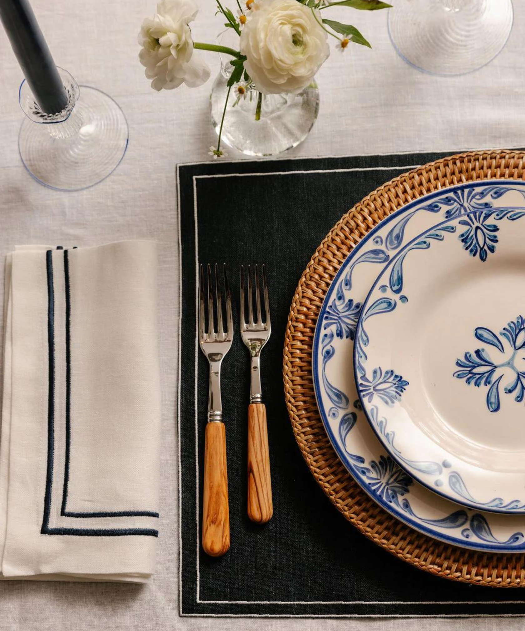 Rebecca Udall Sophie Classic Two Cord Napkin with Classic Linen Tablecloth