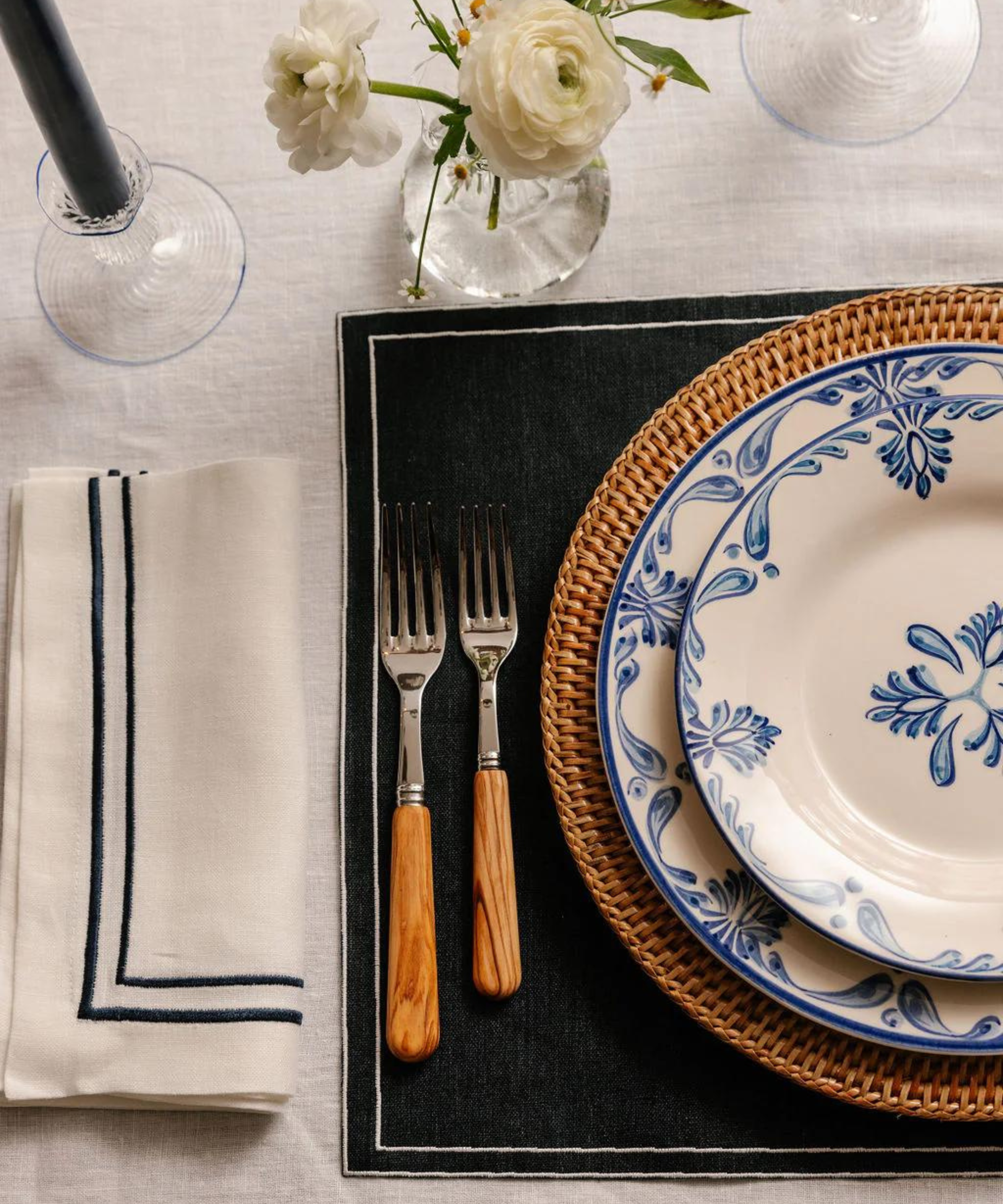 Rebecca Udall Sophie Classic Two Cord Napkin with Classic Linen Tablecloth