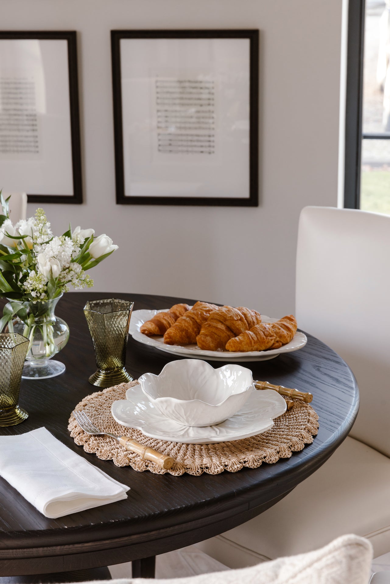 Rebecca Udall Classic Hemstitch Linen Napkin with Scalloped Abaca Placemat