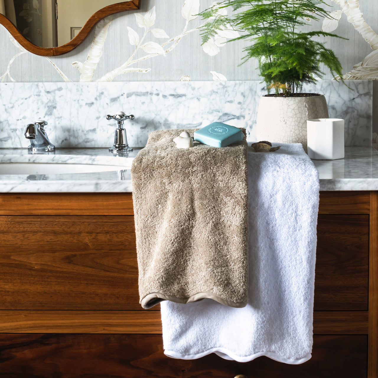 Luxury scalloped Egyptian cotton Custom Scalloped Bath towel
